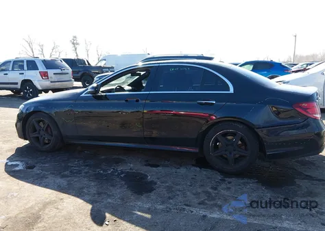 2017 Mercedes-Benz E 300 4Matic z USA, uszkodzony, nr VIN WDDZF4KB6HA135541